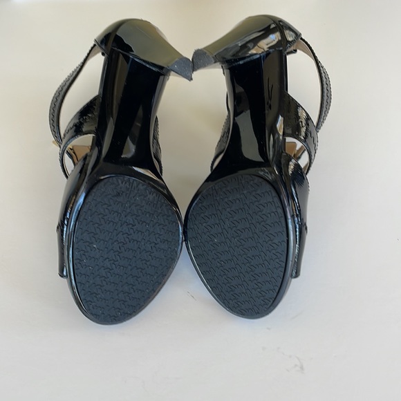 Michael Kors Berkley T Strap Crinkled Patent 6 M - Picture 6 of 15